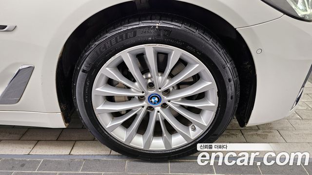 BMW 5 Series G30 530e Luxury - фото 4