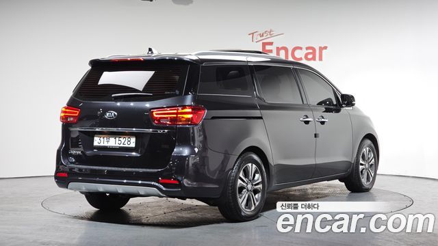 Kia Carnival New 9-Seater Luxury - фото 1