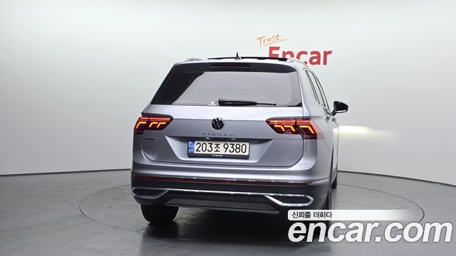 Volkswagen Tiguan Allspace 2.0 TSI Prestige - фото 3