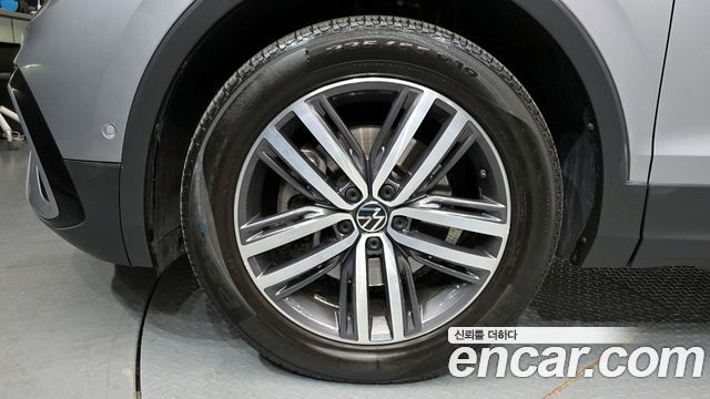 Volkswagen Tiguan Allspace 2.0 TSI Prestige - фото 4