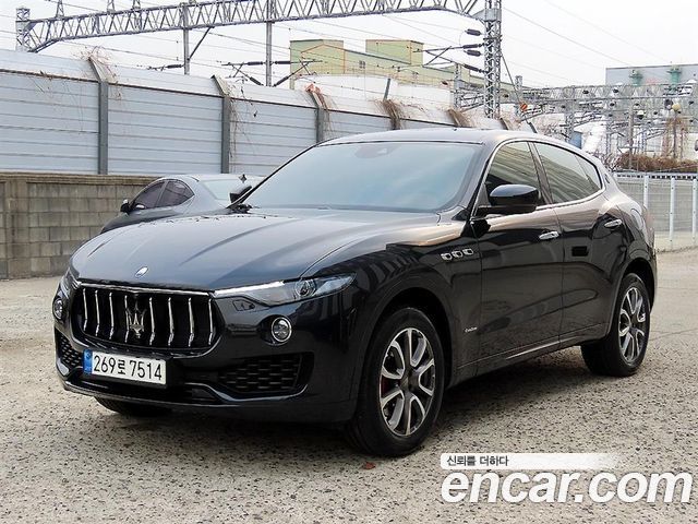 Maserati Levante 3.0 Diesel AWD GranLusso - фото 1