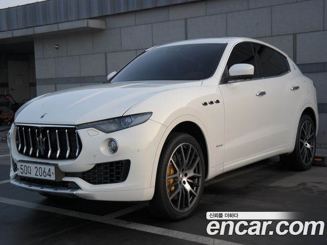 Maserati Levante 3.0 S AWD GranLusso - фото 1