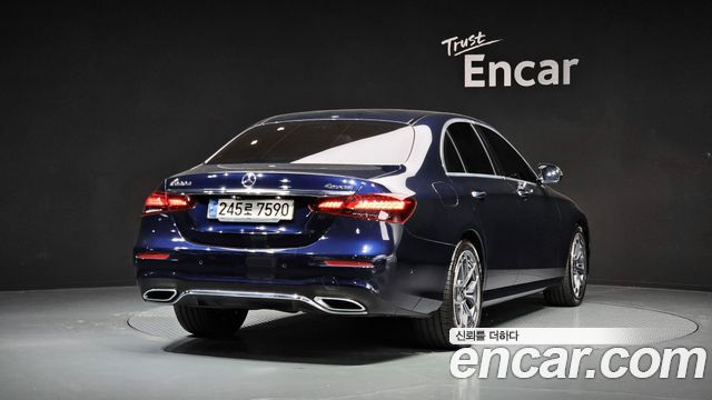 Mercedes-Benz E-Class W213 E220d 4MATIC AMG Line - фото 1