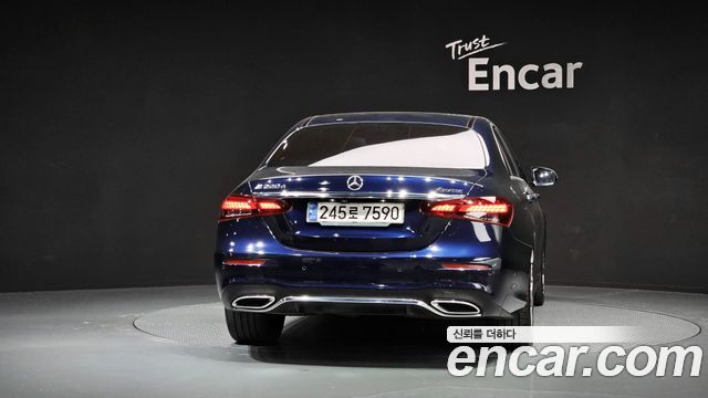Mercedes-Benz E-Class W213 E220d 4MATIC AMG Line - фото 3