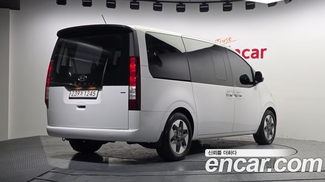 Hyundai Staria 4WD Tourer 9-Seater Modern - фото 1