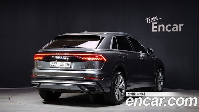 Audi Q8 50 TDI Quattro Premium - фото 1