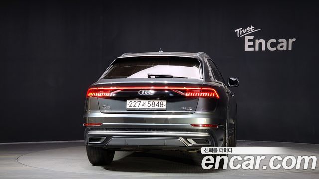 Audi Q8 50 TDI Quattro Premium - фото 3