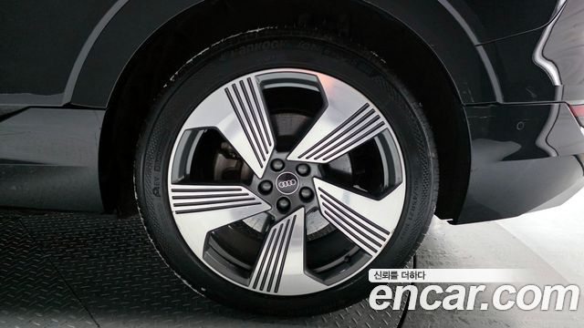 Audi e-Tron 55 Quattro Sportback - фото 4