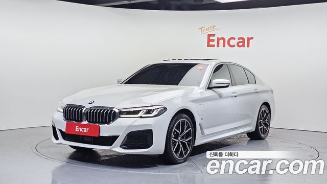 BMW 5 Series G30 530e M Sport - фото 0