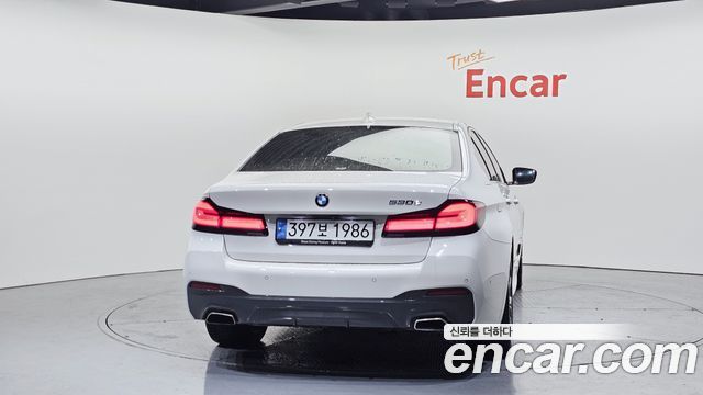 BMW 5 Series G30 530e M Sport - фото 3
