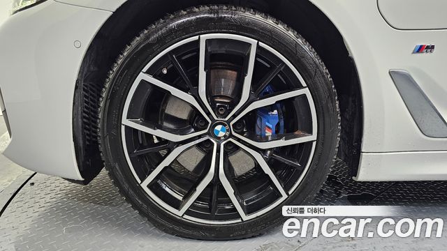 BMW 5 Series G30 530e M Sport - фото 4