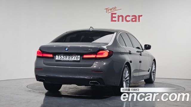 BMW 5 Series G30 530e Luxury - фото 1