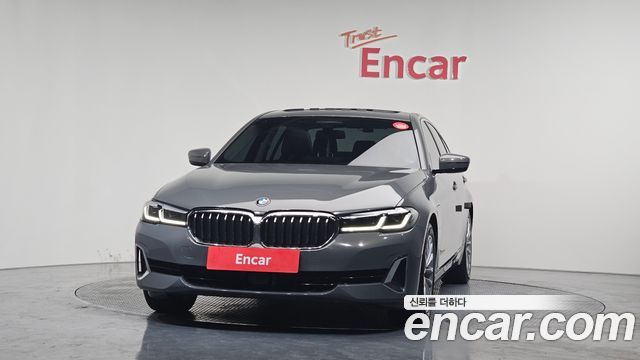 BMW 5 Series G30 530e Luxury - фото 2