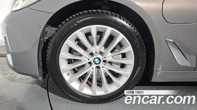BMW 5 Series G30 530e Luxury - фото 4