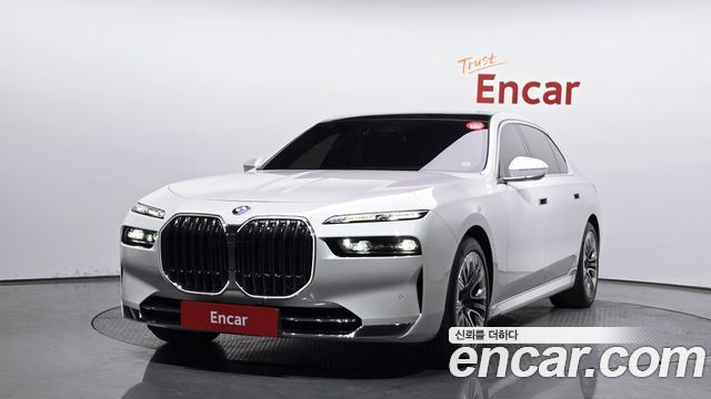 BMW 7 Series G70 740i sDrive Design Pure Excellence - фото 0