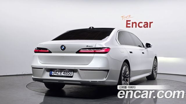 BMW 7 Series G70 740i sDrive Design Pure Excellence - фото 1