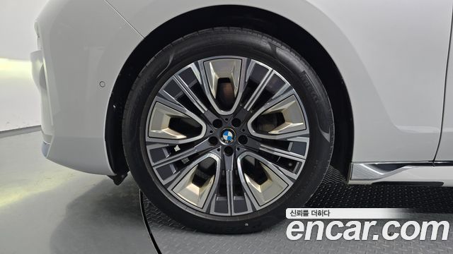 BMW 7 Series G70 740i sDrive Design Pure Excellence - фото 4