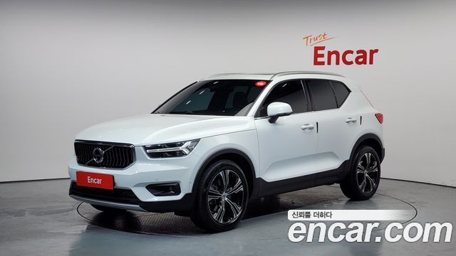 Volvo XC40 B4 Inscription - фото 0