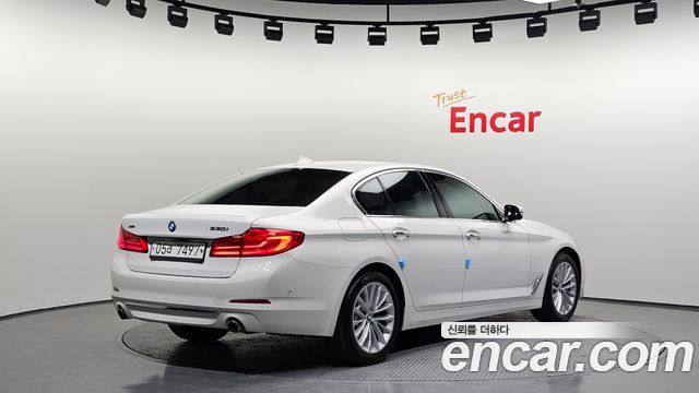 BMW 5 Series G30 530i xDrive Luxury Plus - фото 1