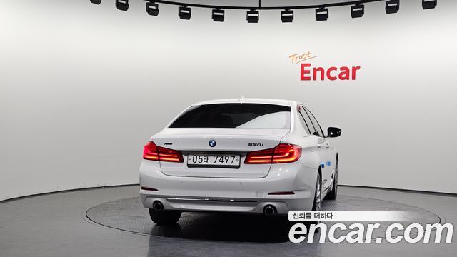 BMW 5 Series G30 530i xDrive Luxury Plus - фото 3