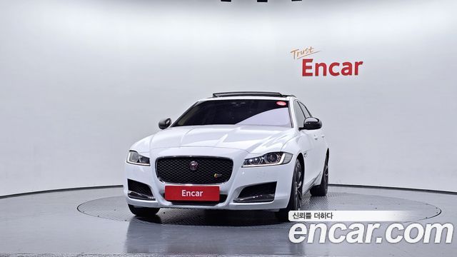 Jaguar XF X260 25t Prestige - фото 2