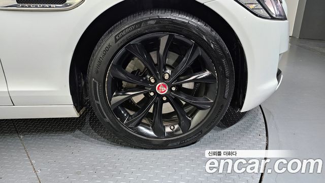 Jaguar XF X260 25t Prestige - фото 4