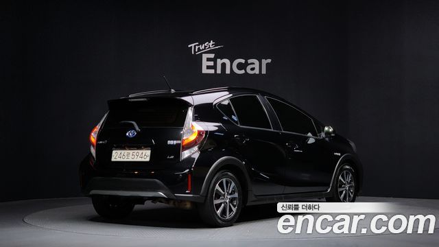 Toyota Prius 1.5 Crossover - фото 1