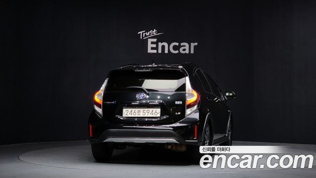 Toyota Prius 1.5 Crossover - фото 3
