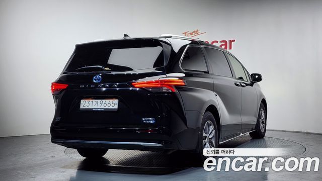 Toyota Sienna 4-го поколения 2.5 Hybrid AWD - фото 1