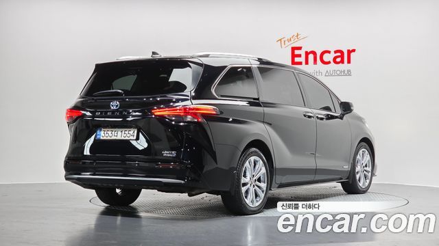 Toyota Sienna 4-го поколения 2.5 Hybrid 2WD - фото 1