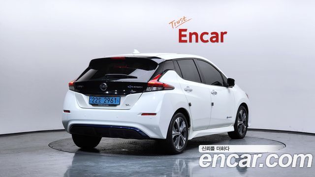 Nissan Leaf ZE1 EV SL - фото 1