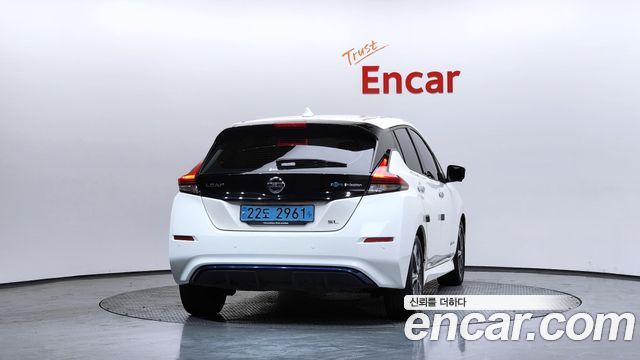 Nissan Leaf ZE1 EV SL - фото 3
