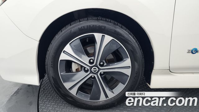 Nissan Leaf ZE1 EV SL - фото 4
