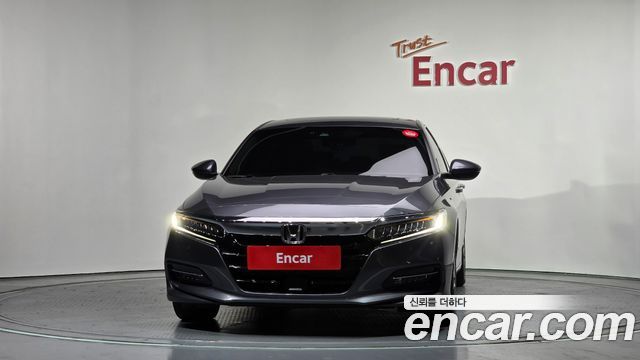 Honda Accord 10-го поколения 2.0 Hybrid Touring - фото 2