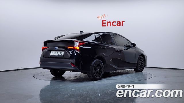 Toyota Prius 4-го поколения 1.8 - фото 1