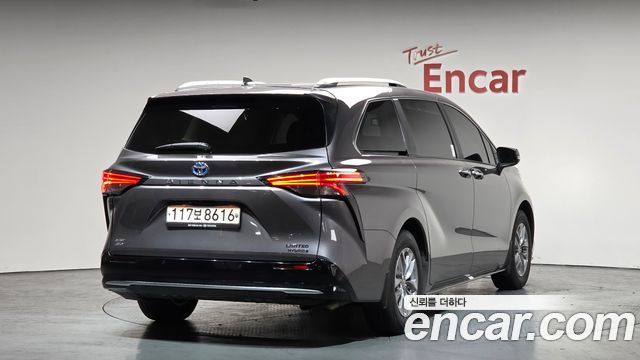 Toyota Sienna 4-го поколения 2.5 Hybrid AWD - фото 0