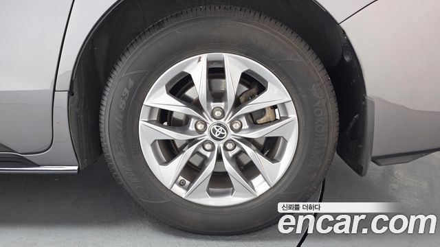 Toyota Sienna 4-го поколения 2.5 Hybrid AWD - фото 3