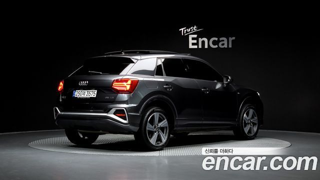 Audi Q2 35 TDI Premium - фото 1