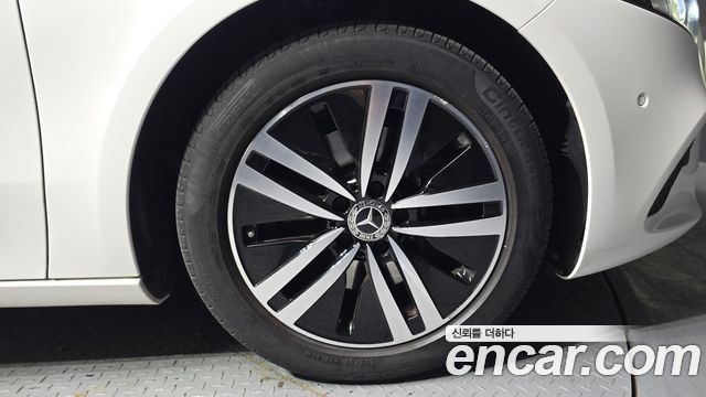 Mercedes-Benz A-Class W177 A220 Hatchback - фото 4
