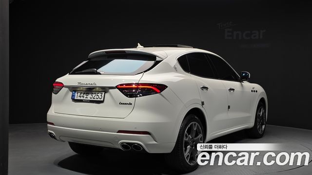 Maserati Levante 2.0 GT AWD - фото 1