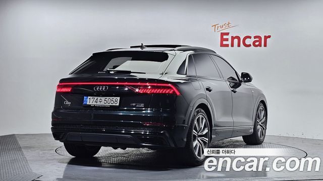 Audi Q8 55 TFSI Quattro Premium - фото 1