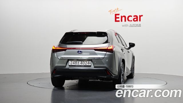 Lexus UX 250h 2.0 2WD - фото 3
