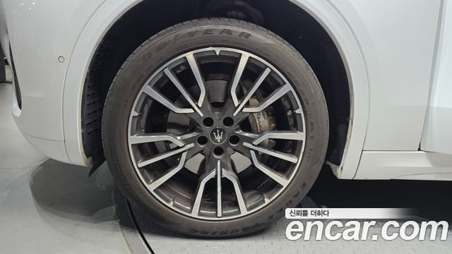 Maserati Grecale 2.0 AWD GT - фото 4