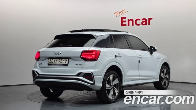 Audi Q2 35 TDI Premium - фото 1