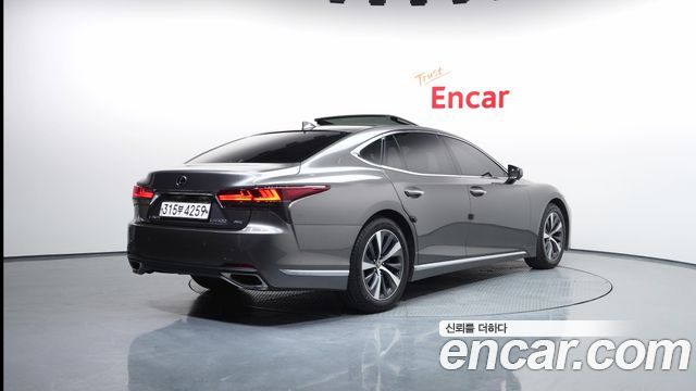 Lexus LS 500 3.5 Supreme AWD - фото 1