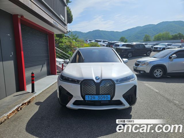 BMW iX xDrive50 Sports Plus - фото 1