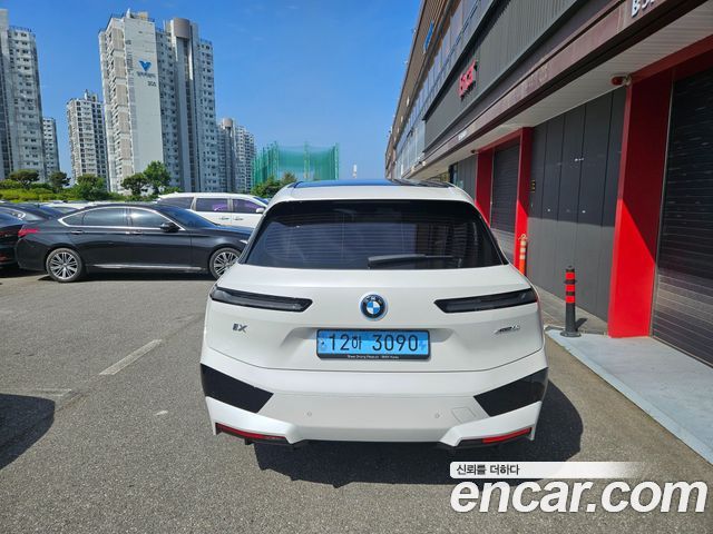BMW iX xDrive50 Sports Plus - фото 3