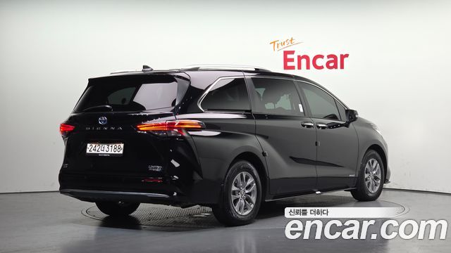Toyota Sienna 4-го поколения 2.5 Hybrid AWD - фото 1