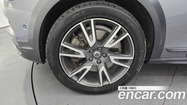 Volvo V90 Cross Country T5 Pro AWD - фото 4