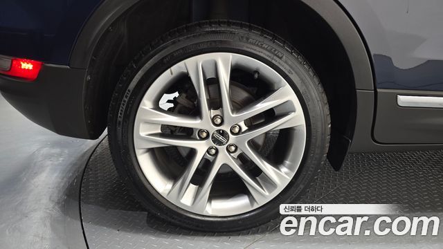 Lincoln MKC 2.0 AWD - фото 4